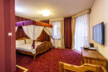 Фото номера Трехместный номер Отель Hotel Meta Resort &amp; Vine SPA г. Щирк 7