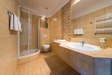 Фото номера Четырехместный номер Курортные отели Góral Spa&amp;Wellness г. Щирк 4
