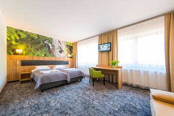 Фото номера Трехместный номер Курортные отели Góral Spa&amp;Wellness г. Щирк 2