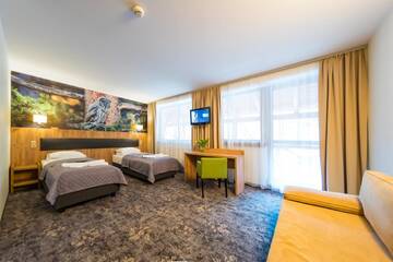 Фото номера Трехместный номер Курортные отели Góral Spa&amp;Wellness г. Щирк 4