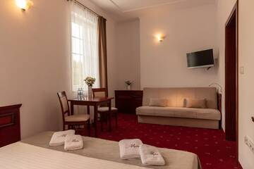 Фото номера Трехместный номер Отель Hotel Alpin г. Щирк 2